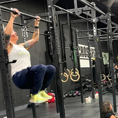 BFit505 athlete pull-ups on rig